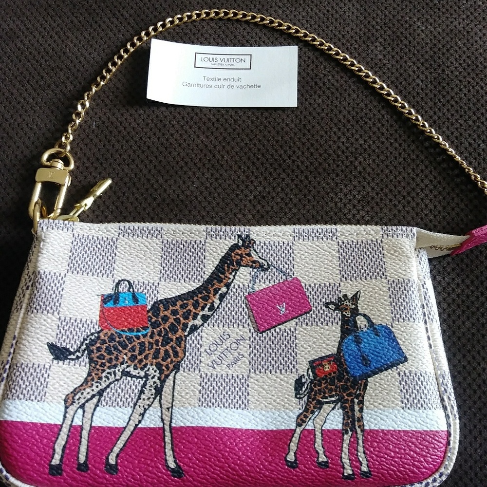 Louis Vuitton mini pochette